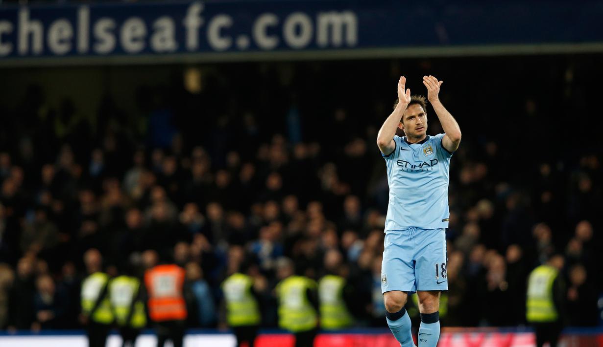 Frank Lampard usai laga antara Chelsea dan Manchester City di Stamford Bridge, London (31/1/ 2015). Lampard mengumumkan pengunduran dirinya sebagai pesepak bola profesional lewat Instagram pribadinya pada Kamis (2/2/2017). (AFP PHOTO / ADRIAN DENNIS) 