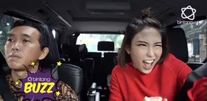 Hilangkan Stress, Ayu Dewi Lip Sync lagu India, netter salah fokus dengan sopirnya.