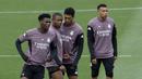 Dilansir dari Marca, kedua pemain ribut-ribut di sesi latihan. Valverde sampai dilarikan ke rumah sakit karena alami cedera di kepalanya. (AFP/Oscar Del Pozo)