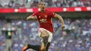 Zlatan Ibrahimovic merayakan golnya ke gawang Leicester City pada ajang Community Shield di Stadion Wembley, Minggu (7/8/2016). (AP Photo/Tim Ireland)