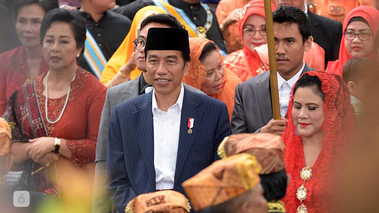 [Bintang] Jokowi dan Iriana Medan