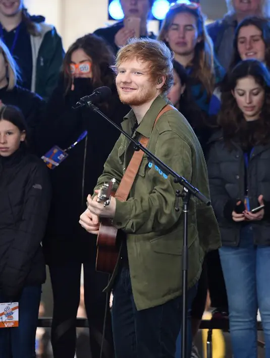 “Russell dan Cherry baru bertemu satu kali saja dan aku tak mengenalkannya dengan dia. Aku tak bilang apapun padanya. Ia hanya berasumsi dan aku memang belum bertunangan dengannya,” tutur Ed Sheeran. (AFP/Bintang.com)