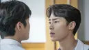 Baek Gyeong yang diperankan Lee Jae Wook dalam drakor Extraordinary You itu telihat begitu kasar dan angkuh. Namun Baek Gyeong dan jalan cerita yang unik akan membuat Anda tak bisa lepas dari serial ini. (Foto: Netflix)