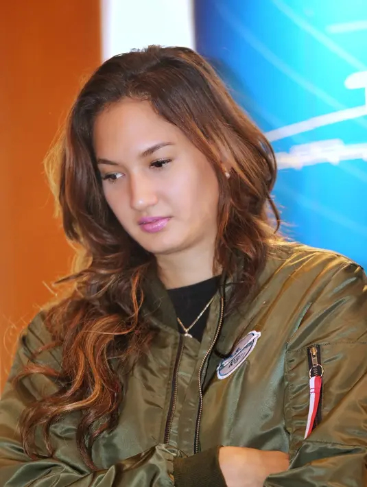 Pemeran Indi dalam film Labuan Hati itu menambahkan, bagi masyarakat yang ingin membantu mewujudkan pesawat terbang karya anak bangsa itu, bisa memberikan sumbangan melalui website kitabisa.com. (Adrian Putra/Bintang.com)