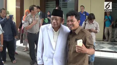 Maraknya prostitusi artis membuat berbagai pihak buka suara. Salah satunya ialah MUI yang meminta pemesan juga ikut diproses hukum.