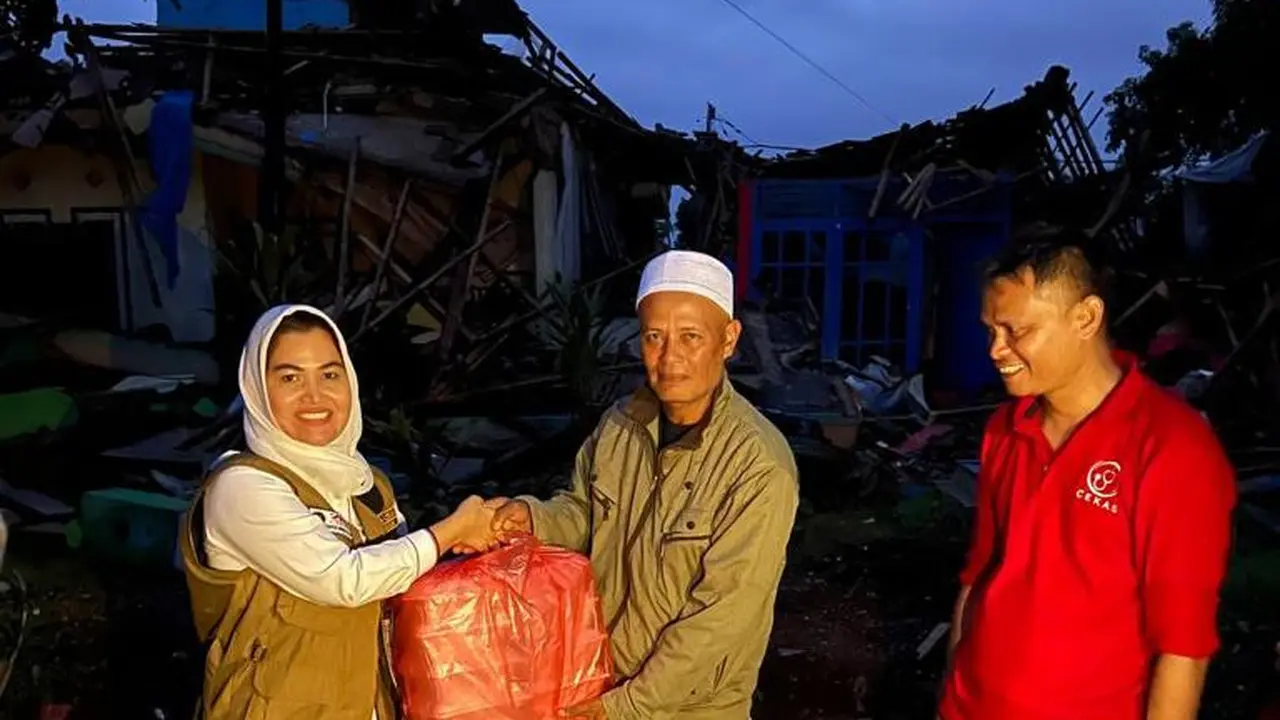 Camel Petir bersama Kerapatan Indonesia Tanah Air (KITA) menyambangi korban terdampak gempa Cianjur.