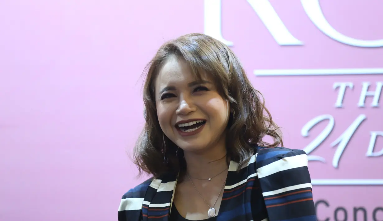 Bagi janda satu anak ini, konser di Explanade Singapura merupakan kedua kalinya. Kebanggan tersendiri lantaran tempat tersebut menjadi banyak impian para penyanyi untuk menggelar konser. (Nurwahyunan/Bintang.com)