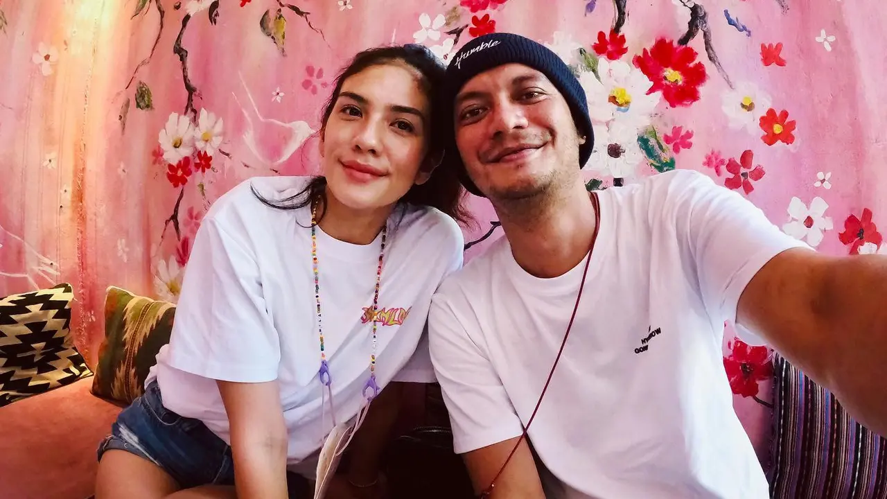 Genap 9 Tahun Menikah, Ini 7 Potret Mesra Eno Netral dan Nadila Ernesta