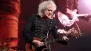 Gitaris band rock Queen Brian May tampil di atas panggung saat konser tur Eropa Queen dan Adam Lambert di Bologna, Italia, 11 Juli 2022. (Michele Nucci/LaPresse via AP)