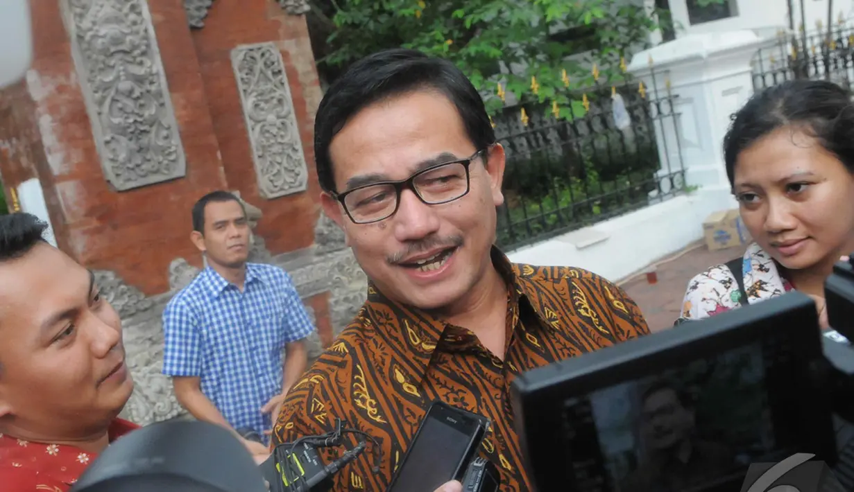Ketua Badan Pemenangan Pemilu Partai Nasdem, Ferry Mursyidan Baldan mengaku dipanggil Presiden Jokowi untuk bicara tentang pelayanan dan proteksi, Jakarta, Kamis (23/10/2014) (Liputan6.com/Herman Zakharia)