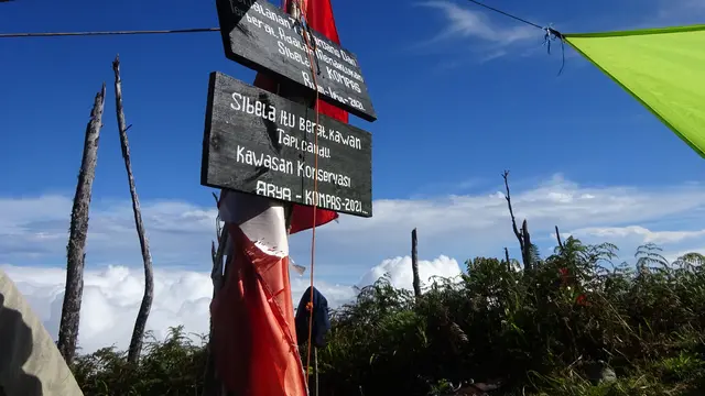 Penanda di Gunung Batusibela di Maluku.