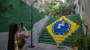 Mereka mengecat jalanan hingga tembok-tembok sebagai dukungan untuk skuad Selecao di pesta sepak bola dunia tersebut. (AFP/Nelson Almeida)
