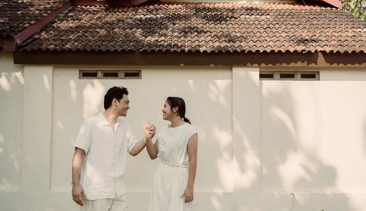 Netter ikut bahagia melihat dua insan yang saling mencinta dalam sederhana itu. [Instagram @mikha97]