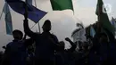 Buruh yang terdiri dari Federasi Serikat Pekerja Metal Indonesia (FSPMI) dan Konfederasi Serikat Pekerja Indonesia (KSPI) mengikuti aksi di depan Kementerian Tenaga Kerja di Jakarta, Kamis (7/11/2024). (Liputan6.com/Herman Zakharia)