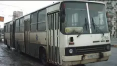 Alexander Berest mengubah bus umum biasa menjadi surga para clubbers dan partygoers.