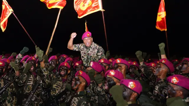 Komandan Korps Marinir Bareti Prajuritnya