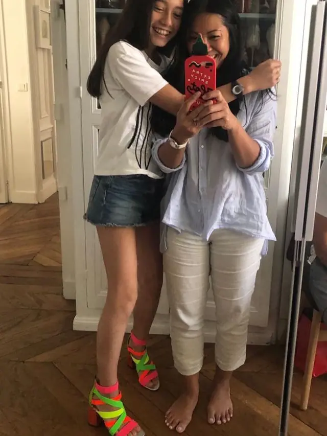 Anggun bersama anaknya (Foto: Instagram/@anggun_cipta)