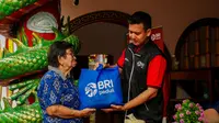 Masyarakat Tionghoa di Tangerang Sambut Gembira Bantuan Sembako BRI Peduli di Imlek 2025