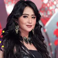 Tampil terbuka, goyangan Dewi Perssik Dikritik warganet terlalu seksi.