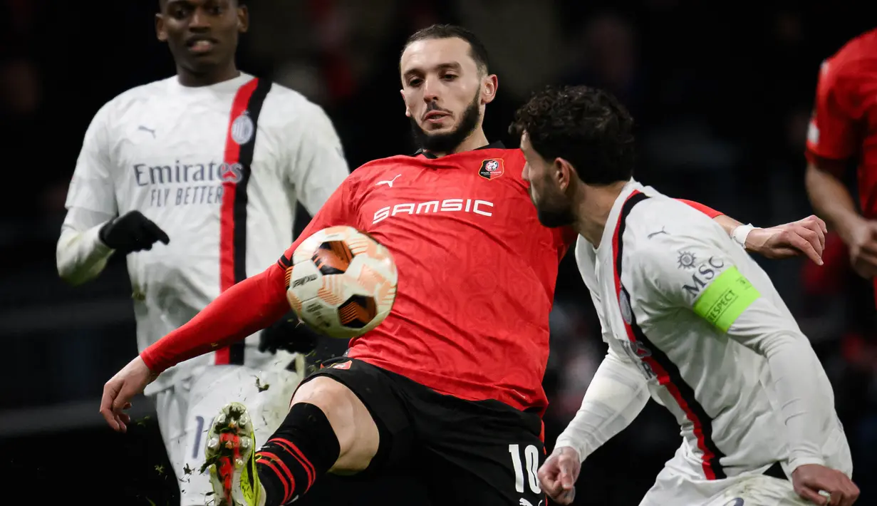 AC Milan tetap lolos ke 16 besar Liga Europa 2023/2024 dengan agregat 5-3. (LOIC VENANCE/AFP)