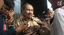 Kepala PPATK Kiagus Ahmad Badaruddin menjawab pertanyaan wartawan usai melakukan pertemuan di Gedung KPK, Jakarta, Selasa (6/3). KPK dan PPATK bertemu untuk memperkuat kerja sama dalam pemberantasan korupsi dan TPPU. (Liputan6.com/Herman Zakharia)