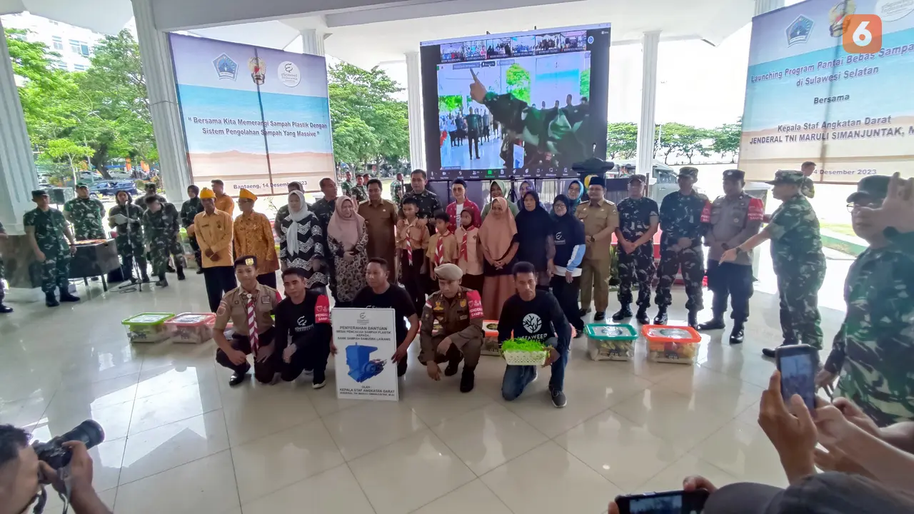 Hadiah mesin pencacah plastik dan pelampung ramah lingkungan untuk petani rumput laut di Kabupaten Bantaeng (Liputan6.com/Fauzan)