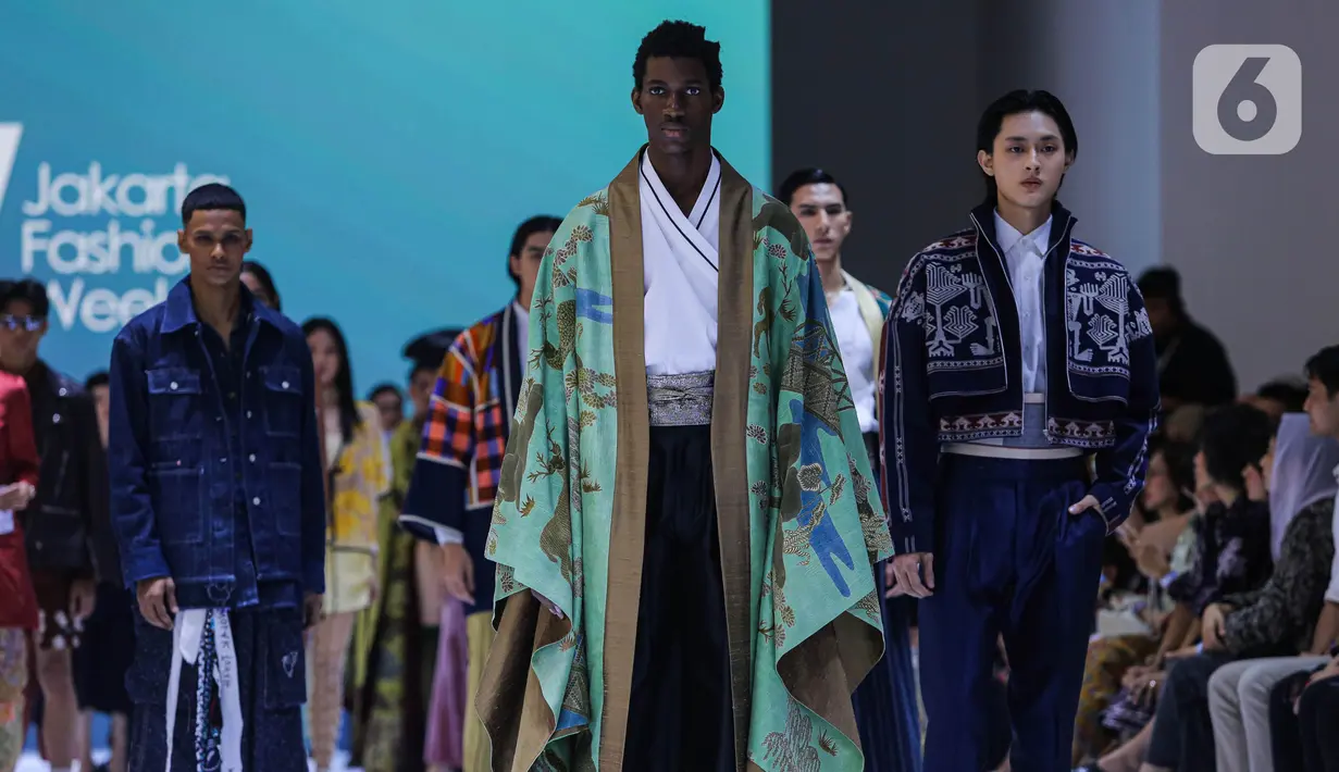 Sejumlah merek mode terkenal ikut ambil bagian dalam Jakarta Fashion Week 2025, seperti Faisal Odang, Jan Sober, dan Christian Panarese. (Liputan6.com/Angga Yuniar)