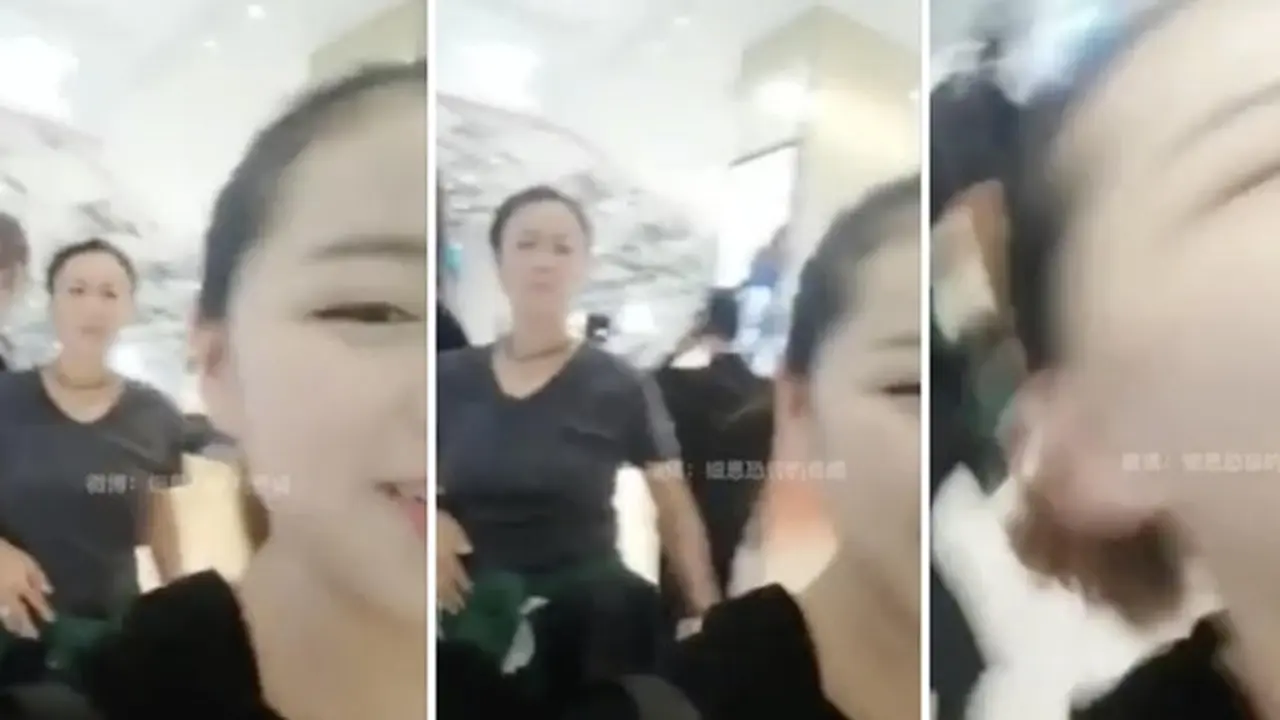 Merasa Terganggu, Penyanyi Ini Tendang Penggemar yang Terus Merekamnya