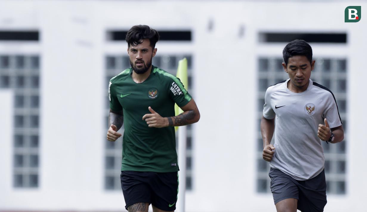 Pemain Timnas Indonesia, Stefano Lilipaly, saat mengikuti sesi latihan terpisah di Stadion Wibawa Mukti, Jawa Barat, Sabtu (3/11). Latihan ini merupakan persiapan jelang Piala AFF 2018. (Bola.com/M Iqbal Ichsan)