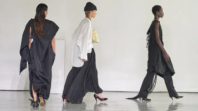 Bottega Veneta Summer 2027 Hadirkan Saat Craftsmanship Ikonis Hadir Lebih Ringan dan Bebas