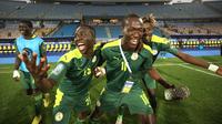 Para pemain Senegal merayakan kemenangan atas Tunisia pada laga babak semifinal Piala Afrika U-20 2023 di Suez Canal Stadium, Ismailia, Mesir (6/3/2023). Senegal meraih tiket ke Piala Dunia U-20 2023 setelah sebelumnya lolos ke semifinal Piala Afrika U-20 2023 dengan mengalahkan Benin 1-0 di babak perempatfinal. Bahkan kini Senegal telah menjejakkan kakinya di partai final untuk menghadapi Gambia setelah menang 3-0 atas Tunisia di semifinal. Laga final baru akan digelar pada 11 Maret 2023 mendatang. (CAF)