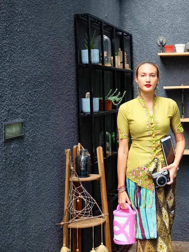 Kebaya Nadine Chandrawinata (Foto: Instagram @nadinelist)