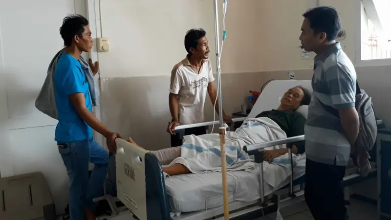 Sumartin, korban tertabrak kuda balap asal Kebumen dirujuk dan dirawat di RSUD Margono Soekarjo Purwokerto sejak Jumat (22/6/2018). (Liputan6.com/Muhamad Ridlo)