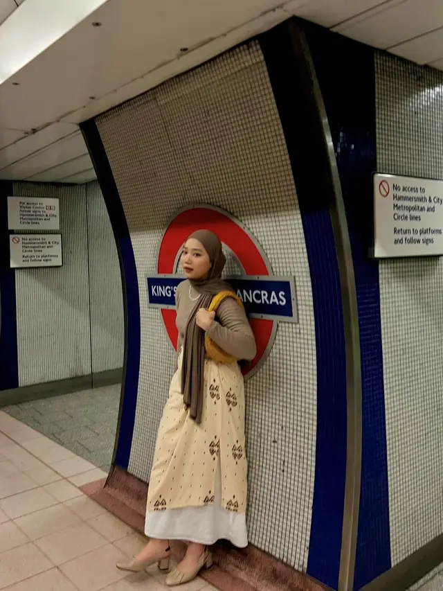 6 Gaya Stylish dan Kekinian Zara Anak Ridwan Kamil Kenakan Kebaya dan Batik untuk Sehari-hari