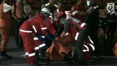 Tiga kantung jenazah kembali dikirim Tim SAR Gabungan dari perairan Tanjung Karawang, Jawa Barat ke Dermaga JICT Dua, Tanjungpriok, Jakara Utara, Kamis malam.