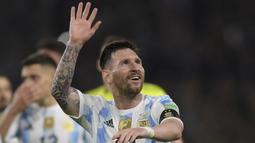 Lionel Messi. Bintang Argentina berusia 34 tahun ini akan memainkan Piala Dunia kelimanya di Qatar nanti. Dari 4 edisi, 2006 hingga 2018 ia total bermain dalam 19 laga dengan torehan 6 gol dan 5 assist. Prestasi terbaiknya pada 2014 membawa Argentina menjadi runner-up. (AFP/Juan Mabromata)
