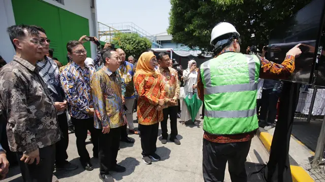 PT Tjiwi Kimia meresmikan pengoperasian instalasi Pembangkit Listrik Tenaga Surya (PLTS) Atap terpasang pada area seluas 11.4 ha dengan kapasitas 9,8 MWp.