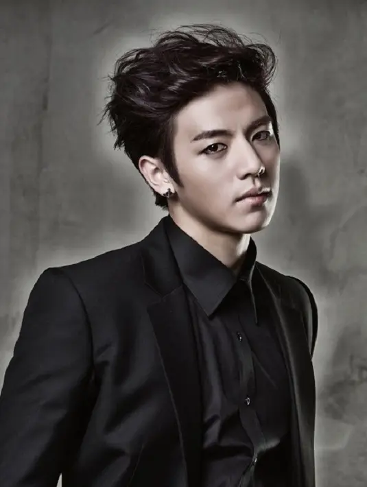 Leader dari C-Clown, Rome menempuh pendidikan di Sydney Unversity sebelum ia memutuskan ke Korea. Ia ditemukan oleh pencari bakat di jalanan Seoul. (Foto: soompi.com)