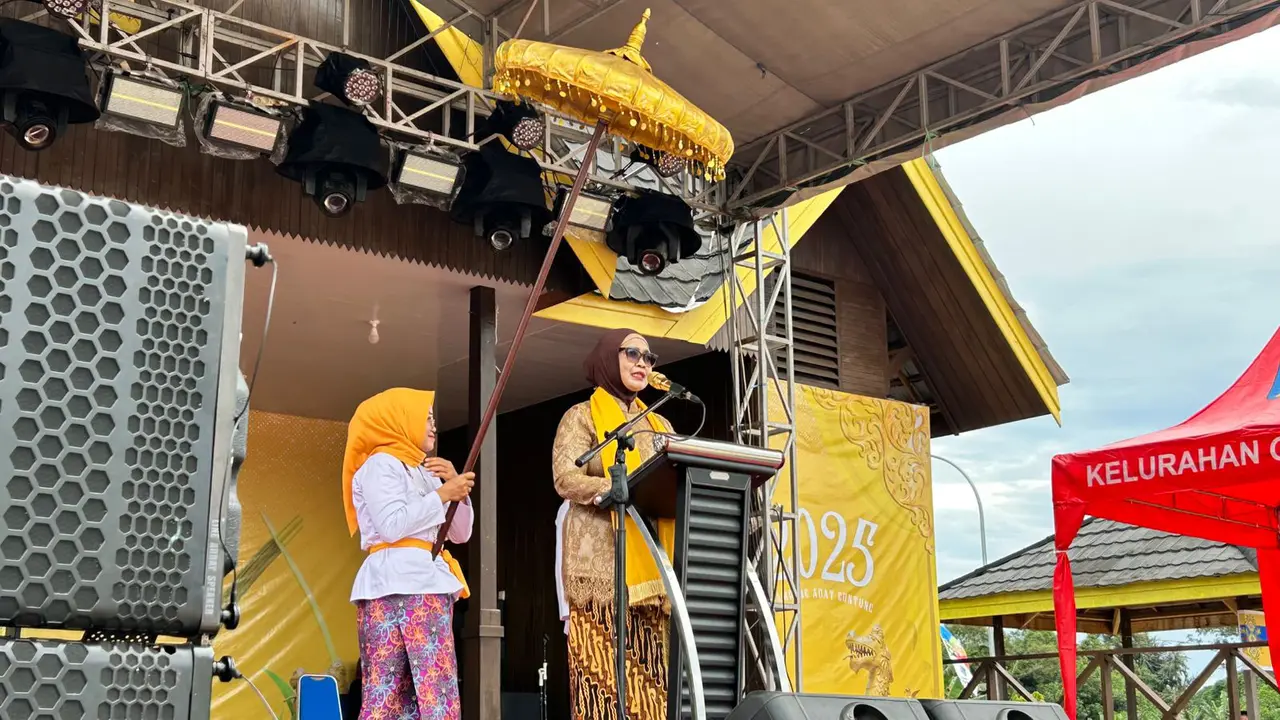 Wali Kota Bontang Resmi Buka Erau Pelas Benua, Tekankan Pentingnya Harmoni dan Warisan Budaya 