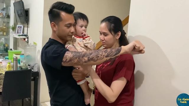 7 Potret Eza Gionino dengan Lengan Bertato, Bikin Istri Marah