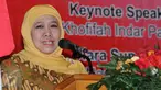 Mensos Khofifah berpidato saat acara tatap muka sejarah tokoh perempuan dan pimpinan organisasi perempuan di Jakarta, (14/12). Narasumber yang mengisi acara ini Prof Dr Nasarudin Umar, MA dan Gusti Kanjeng Ratu Hemas. (Liputan6.com/Helmi Afandi)