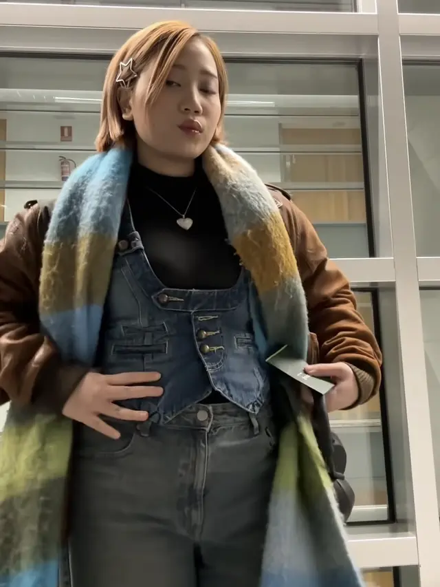 Camillia Laetitia Azzahra, Putri Ridwan potong rambut jadi pendek model bob lurus diwarnai coral. [@camilliazr]