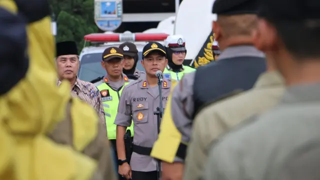 Kepolisian mengerahkan sebanyak 852 personel gabungan untuk mengamankan malam pergantian tahun 2019 ke 2020. (Foto: Liputan6.com/Polres Kebumen/Muhamad Ridlo)