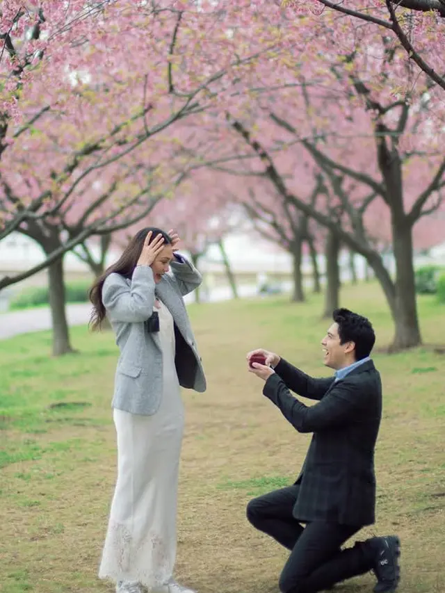 Potret Gaya Luna Maya saat Dilamar Maxime Bouttier. [@lunamaya]