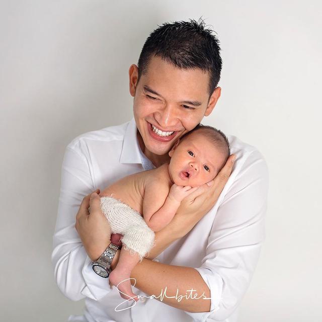 6 Gaya Pemotretan Baby Athar, Anak Citra Kirana yang Curi Perhatian