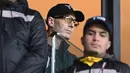 Legenda sepak bola Prancis, Zinedine Zidane menonton laga Grup E Piala Afrika 2025 antara Aljazira melawan Sudan di Moulay Hassan Stadium, Rabat, Markoko, Rabu (24/12/2025) malam WIB. (AFP/Sbastien Bozon)