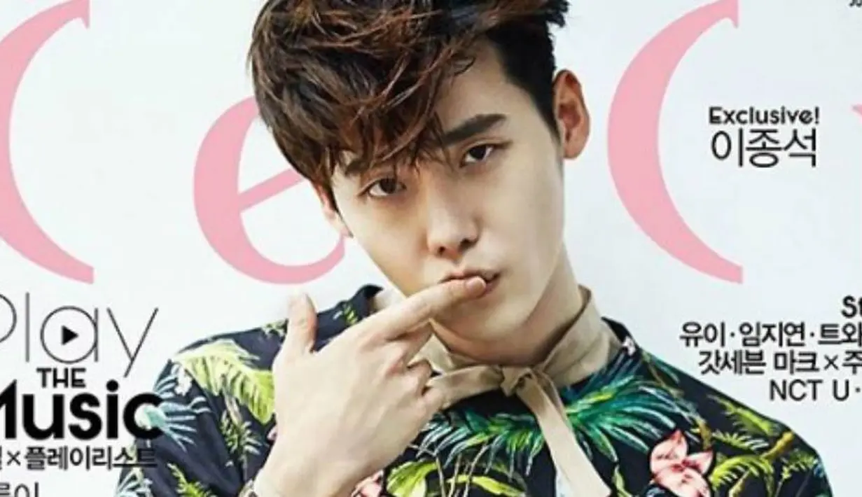 Selain jago dalam berakting, Lee Jong Suk ternyata jago dalam urusan menerbangkan pesawat. (Foto: allkpop.com)