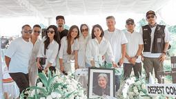 Gisel hadir di pemakaman mantan ibu mertua (instagram/gisel_la)