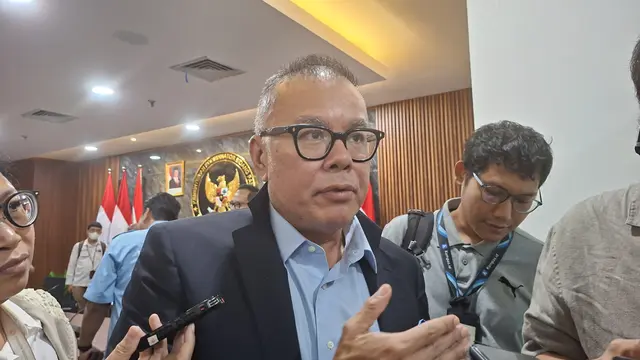 Ketua Bidang Diplomasi dan Komunikasi Publik, Satgas Penanganan Cs-137, Bara Krishna Hasibuan saat konferensi pers, Rabu (12/11/2025). (Foto: Liputan6.com/Arief RH)