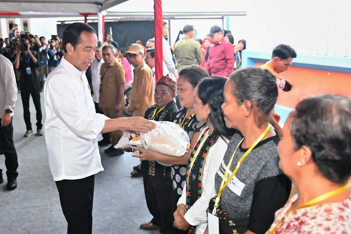 PT Pos Indonesia (Persero) menjadi mitra pemerintah dalam penyaluran bantuan cadangan beras pemerintah (CBP) kepada sejumlah penerima bantuan pangan (PBP).